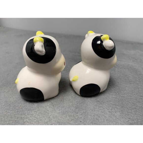 Vintage Ceramic Cow Salt & Pepper Shakers Figurine Set 1960s - Picture 2 of 9